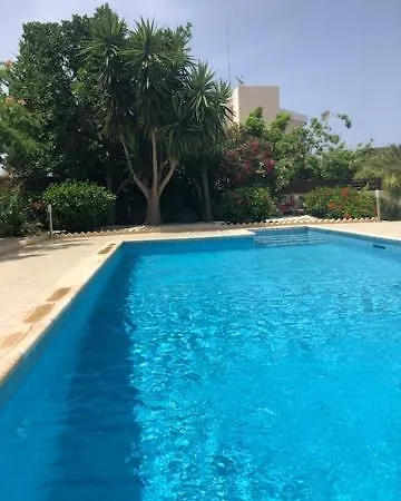 Olivia, Villa