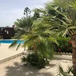 Olivia, Villa