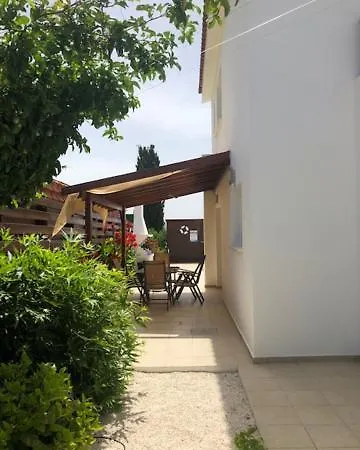 Olivia, Villa