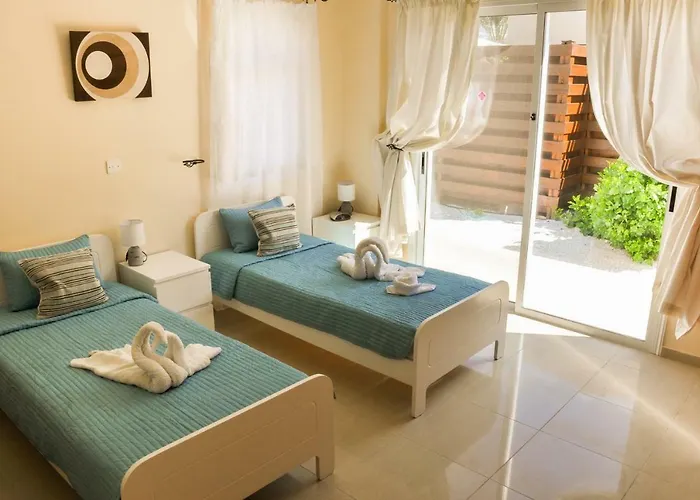 Olivia, Villa Coral Bay