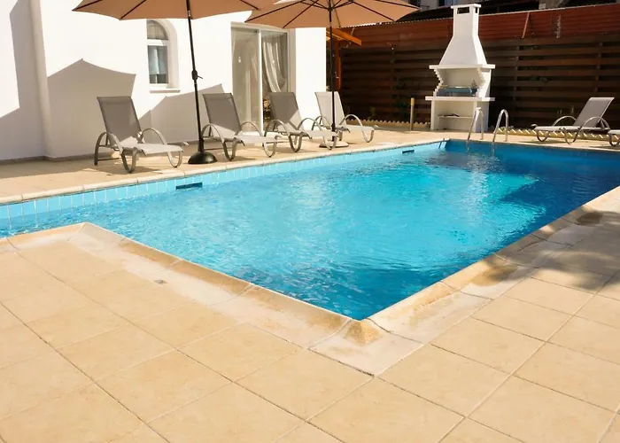 Olivia, Willa Coral Bay